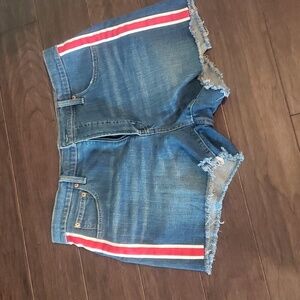 NEW GAP DENIM SHORTS SIZE 32